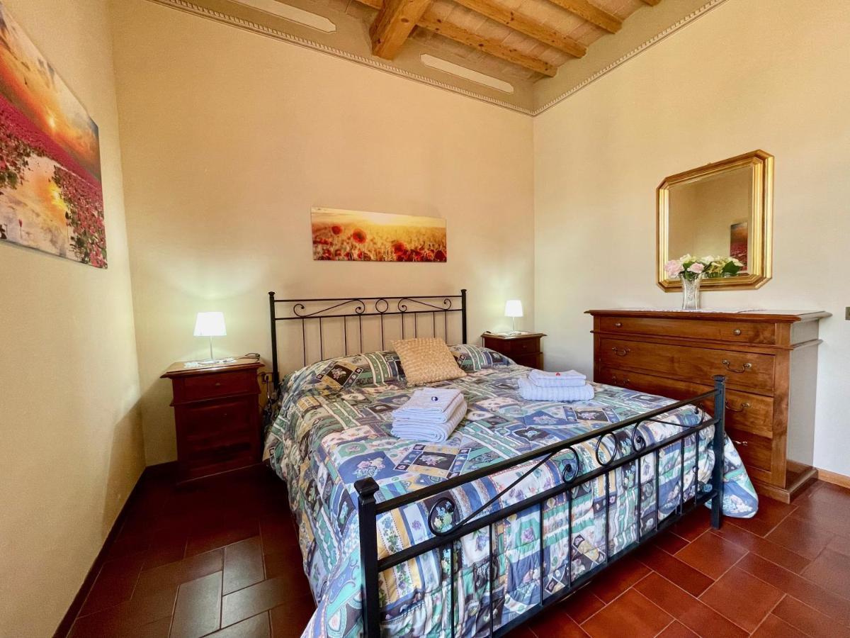 La Torre Di Caprera Apartman Siena Kültér fotó